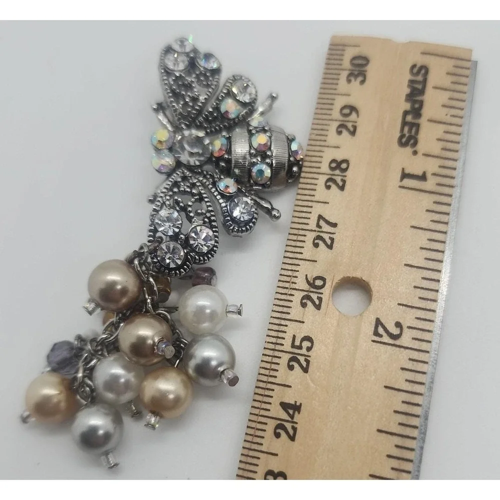 Vintage silver tone rhinestone BEE w/ dangle‎ faux pearls brooch pin